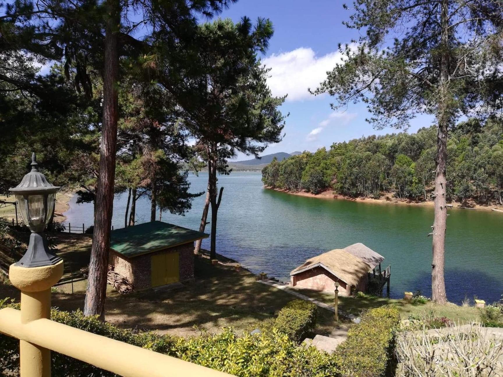 Le Chateau Du Lac De Mantasoa Buitenkant foto